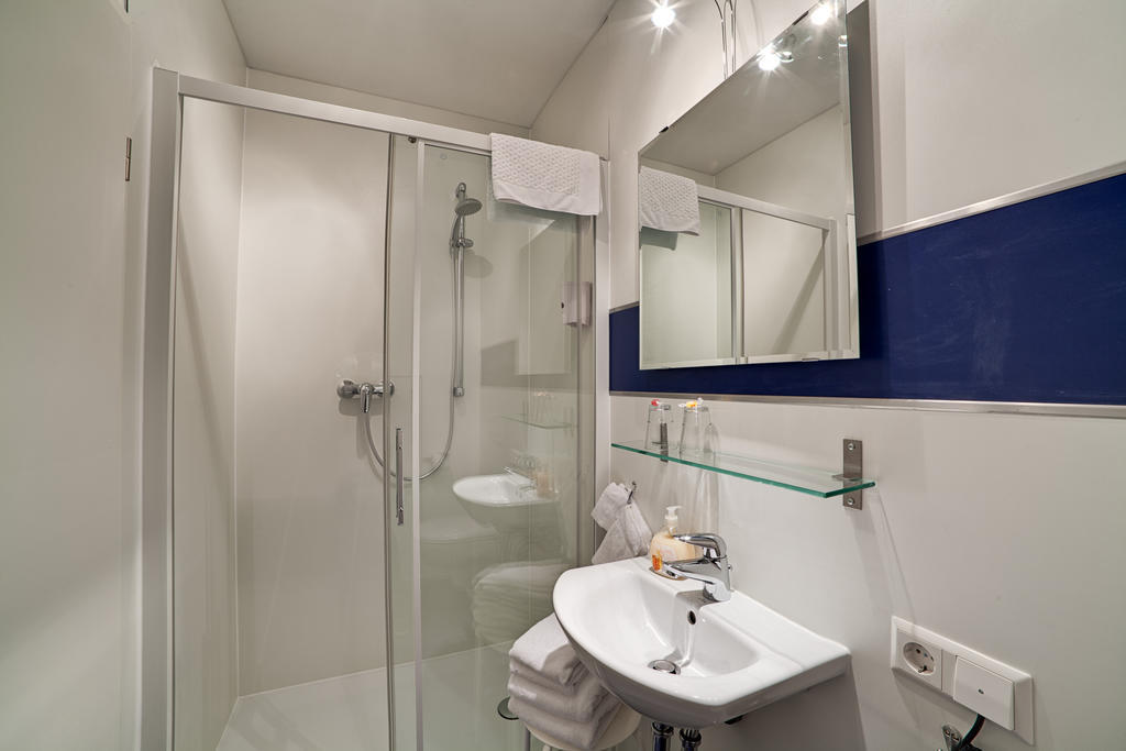 Pensionsieben Das Andere Hotel Lorrach Room photo